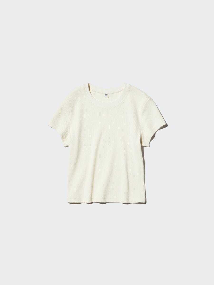 白いリブ素材の半袖ミニTシャツを平置きで撮影