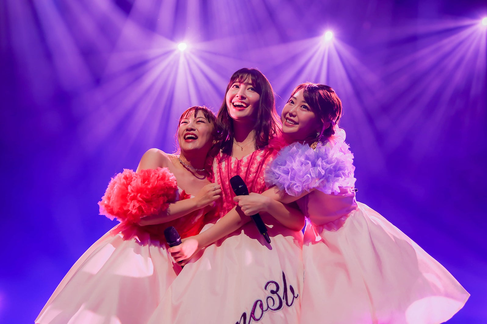 小嶋陽菜＆高橋みなみ＆峯岸みなみ“ノースリーブス”存続を発表 実弟に生電話企画も＜10周年ライブレポ／セットリスト＞