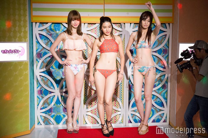 (左から)松山英礼奈、樽見麻緒、坂本くるみ/水着提供:PEAK&PINE (C)モデルプレス
