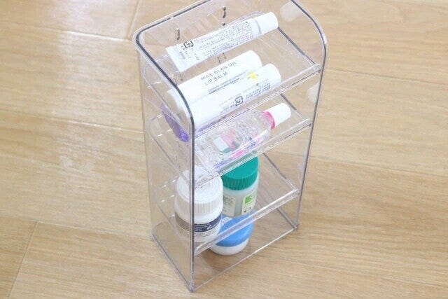 ダイソーの小物整理ができる高さ調節できるトレー（3段）