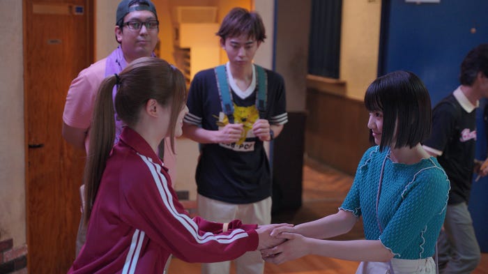 松村沙友理、ジャンボたかお、豊田裕大、片田陽依/「推しが武道館いってくれたら死ぬ」第3話より(C)ABCテレビ
