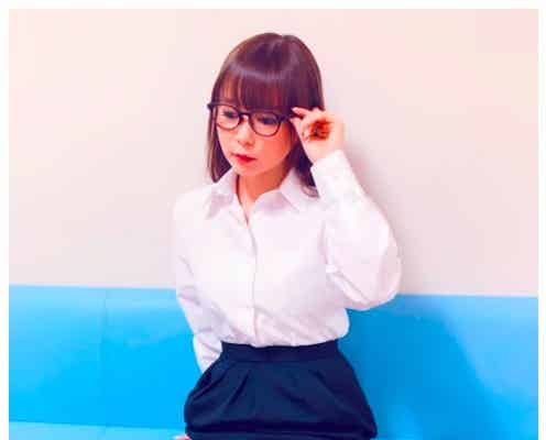 中川翔子“色気ダダ漏れ”OL風ショットに「大人の魅力満載」「かわゆす」の声