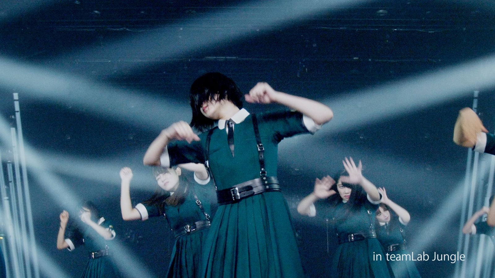 欅坂46／「ダンス」篇より（提供写真）