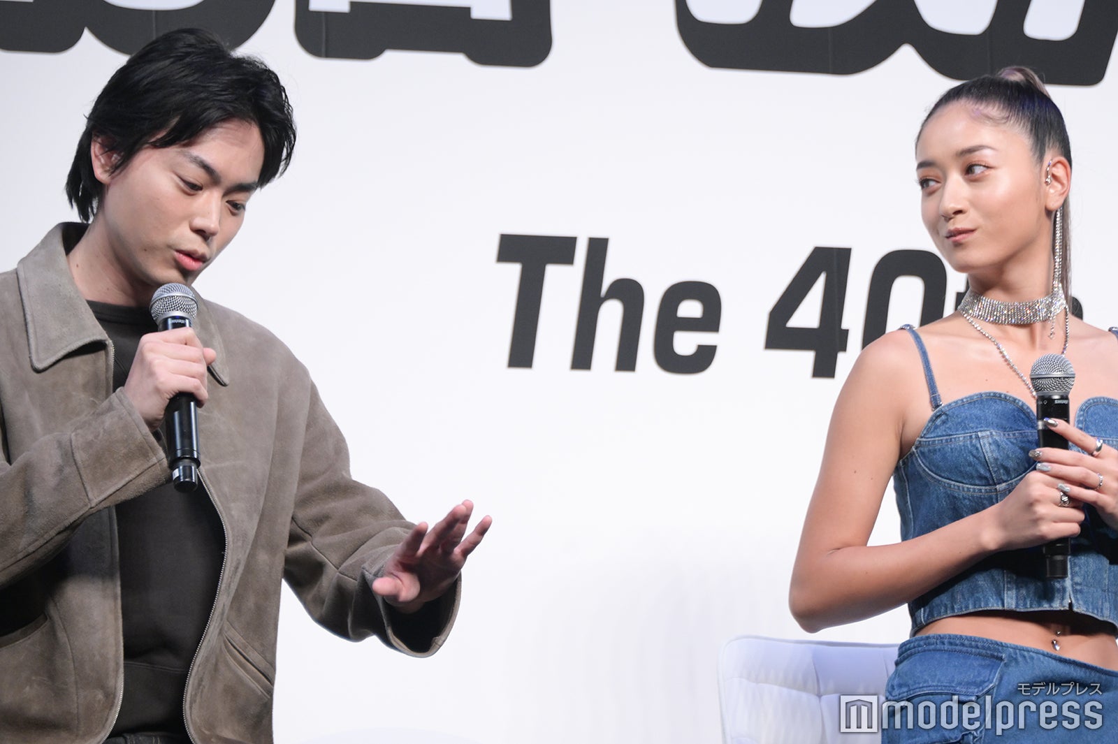 デニム愛を語る菅田将暉と聞くみちょぱ（C）モデルプレス