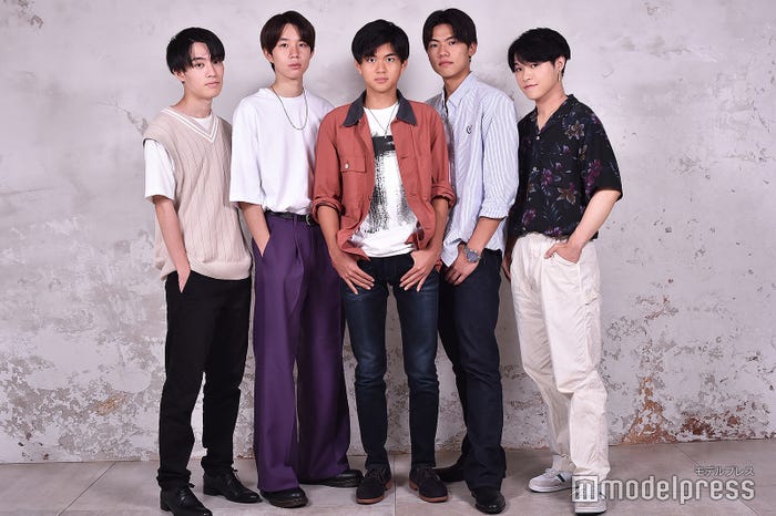 「ミスター慶応理工」ファイナリスト/左から佐藤聞世さん、濤川達也さん、伊藤優之介さん、日比琉偉さん、鄭幸陽さん(C)モデルプレス