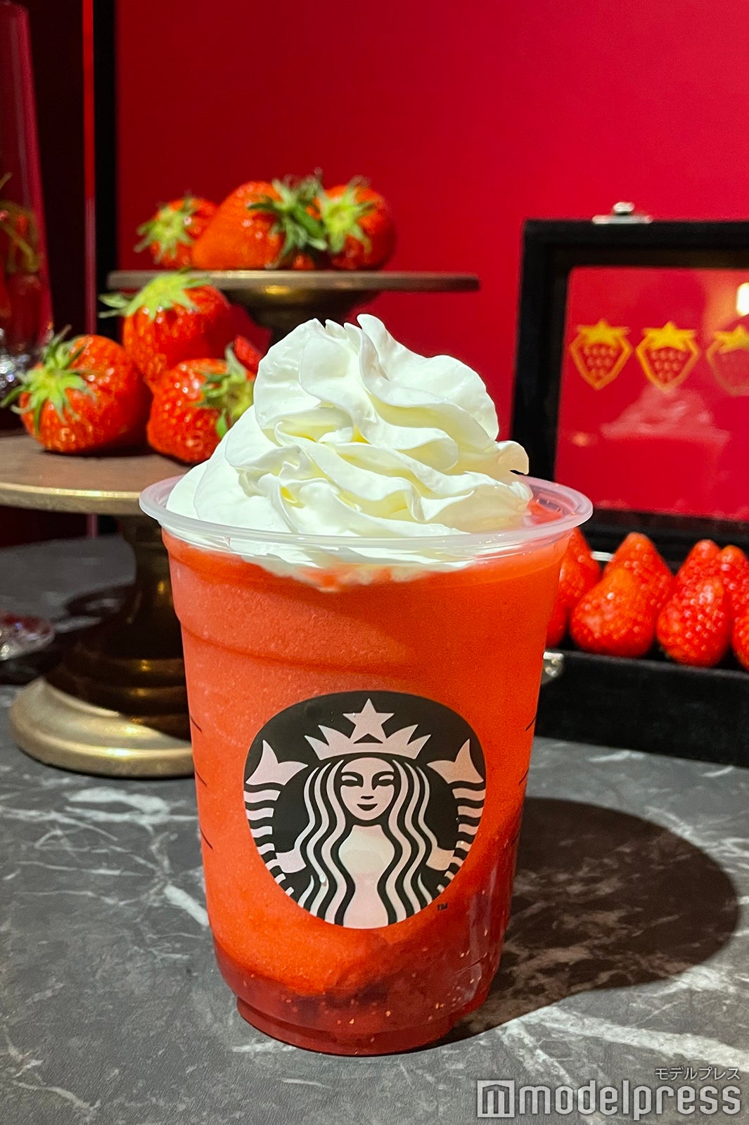 スタバ新作「THE 苺 フラペチーノ」おすすめカスタマイズを聞いてきた