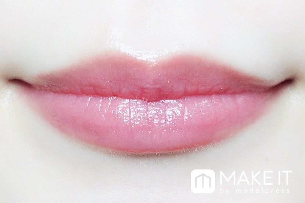 【ロレアルパリ】「グラムシャイン バーミーグロス」“910 パッションフルーツパーフェクト”使用 (C)メイクイット