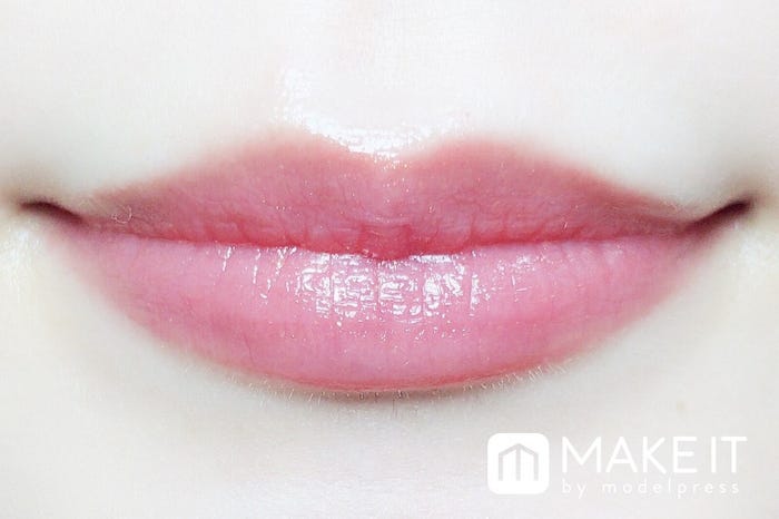 【ロレアルパリ】「グラムシャイン バーミーグロス」“910 パッションフルーツパーフェクト”使用 (C)メイクイット