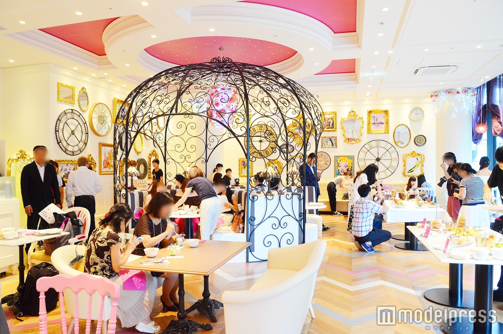 セレンディピティスリー（C）モデルプレス