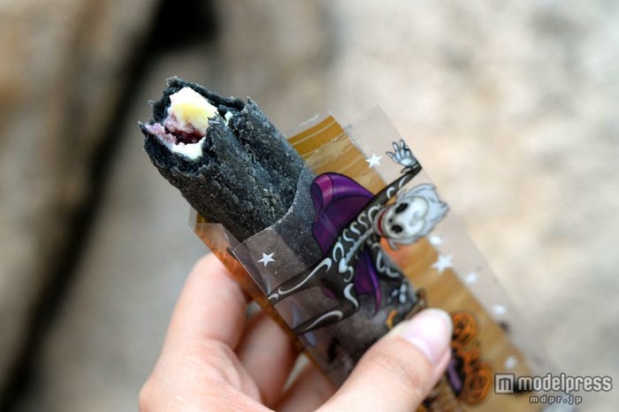 中身はレアチーズクリーム&ブルーベリー