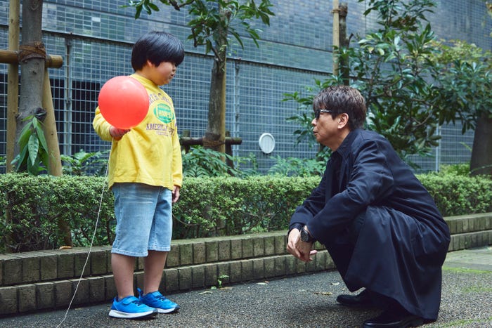 哀川翔「Qrosの女」第1話(C)「Qrosの女」製作委員会