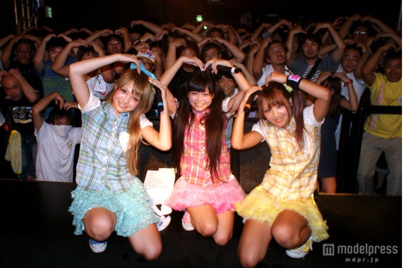 GALDOLL（ギャルドル）左から：江崎ななほ、たすたすりょおたす～♪、坂井じゅの