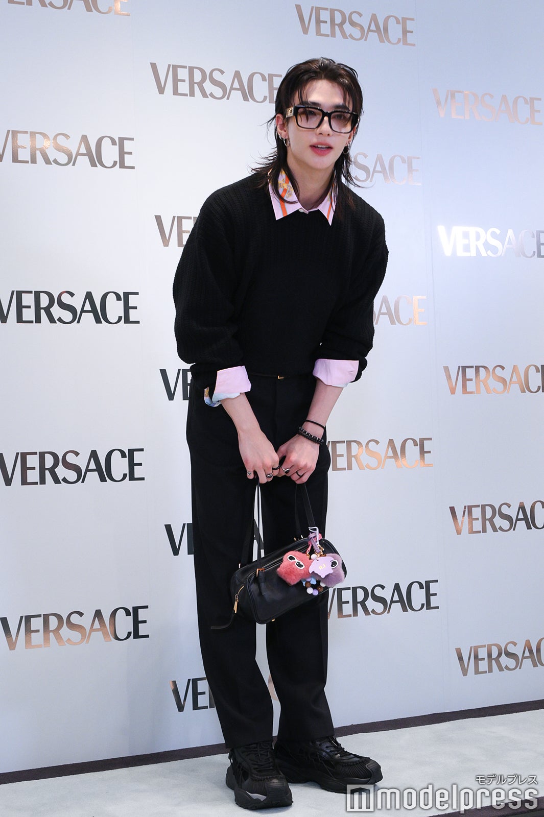 お辞儀をするヒョンジン（C）モデルプレス