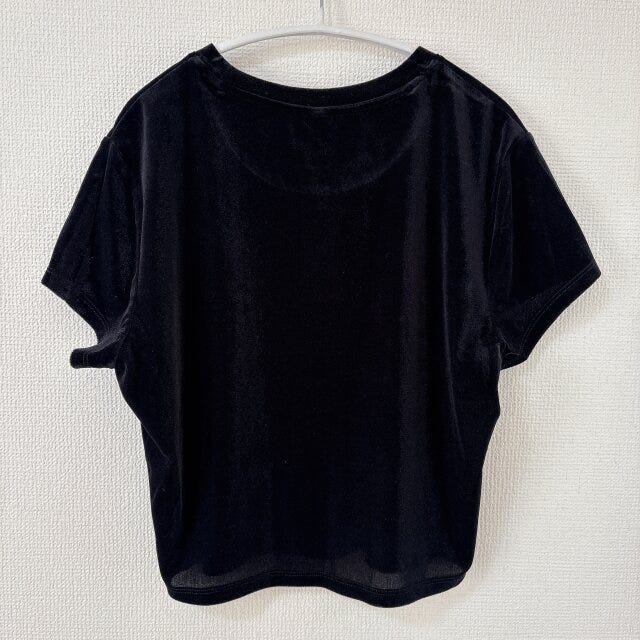 GU シアーベロアT BLACK 後ろ側 GU シアーベロアT BLACK 後ろ側