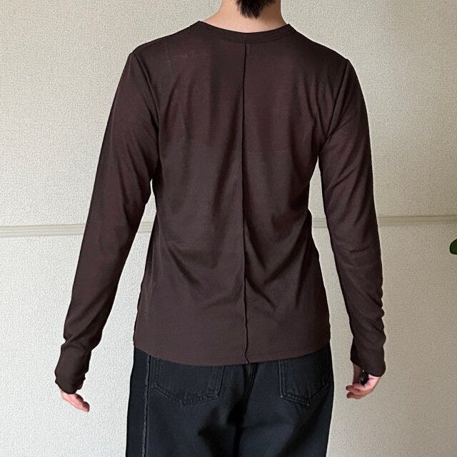 GUソフトシアークルーネックT　Lサイズ着用　背面