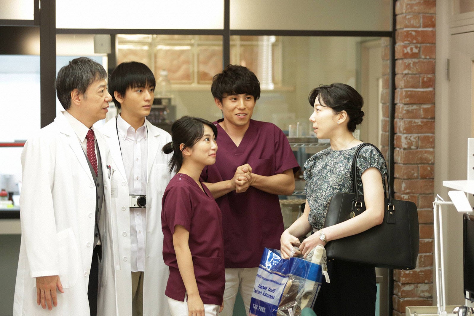 板尾創路・田川隼嗣・志田未来・中尾明慶・平岩紙／「監察医 朝顔」第6話より（C）フジテレビ