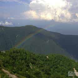 燕岳からの景色と虹（C）モデルプレス