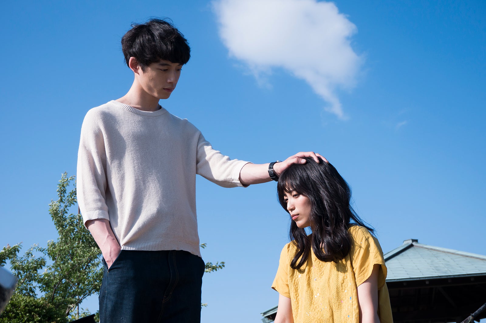 Miwa 坂口健太郎 キス寸前 頭ポン 腕グイ バック手合わせ キュン死カットが押し寄せる モデルプレス Miwa 坂口健太郎 キス寸前 頭ポン 腕グイ バック手合わせ キュン死カットが押し寄せる モデルプレス