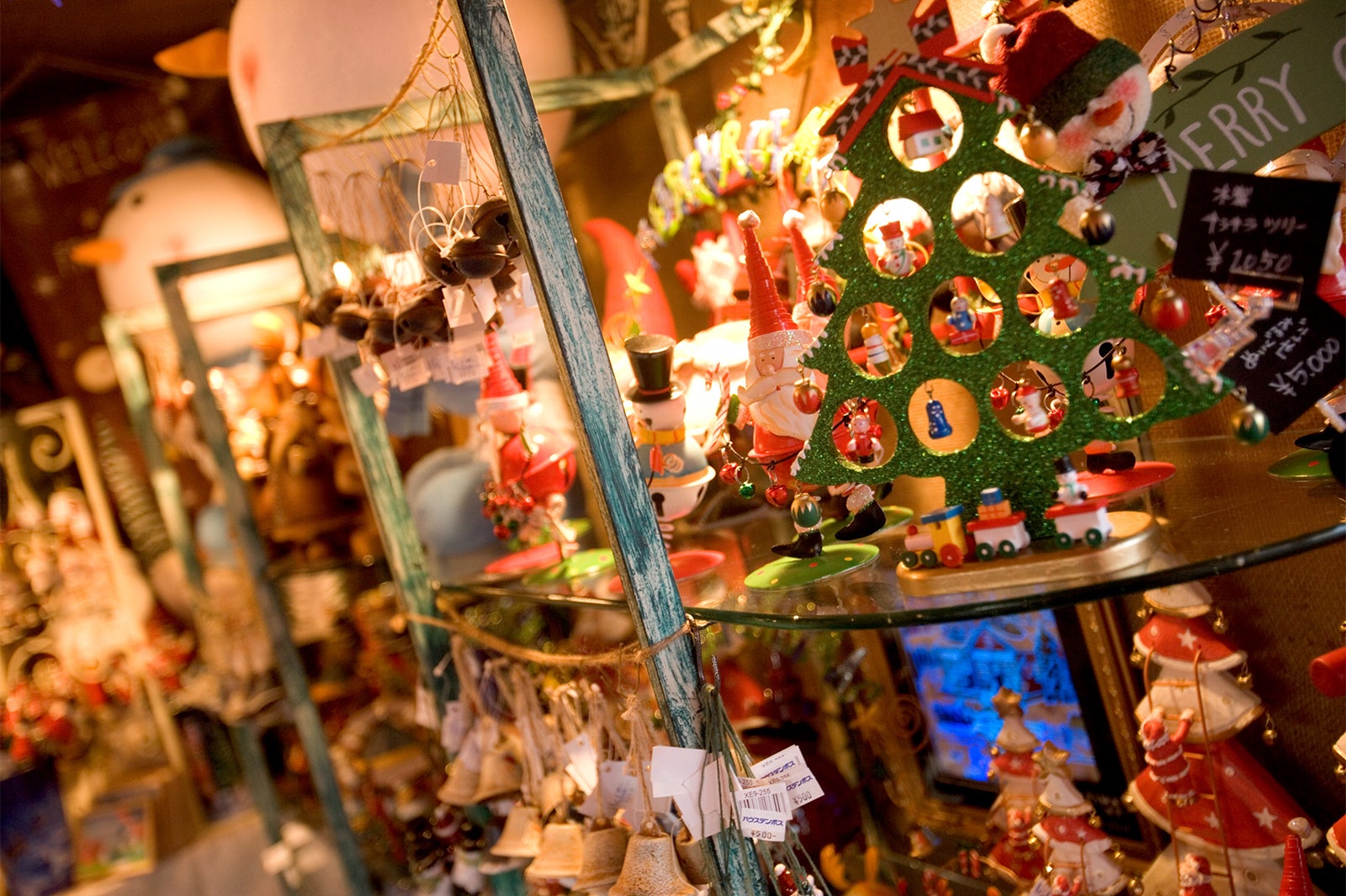 限定グッズやグルメで身も心もポカポカに／画像提供：ハウステンボス