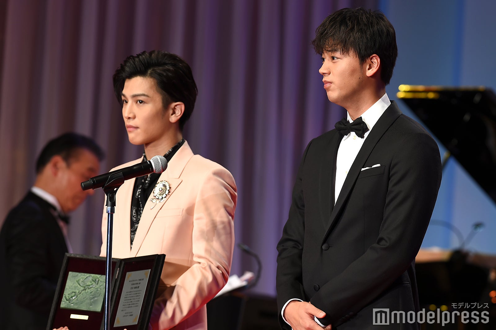 岩田剛典、竹内涼真 （C）モデルプレス