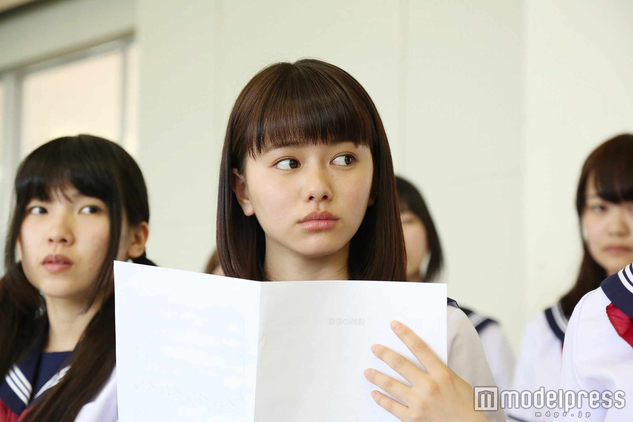 山本舞香／映画「桜ノ雨」より（C）2015 halyosy、藤田遼、雨宮ひとみ、スタジオ・ハードデラックス／PHP研究所／『桜ノ雨』製作委員会