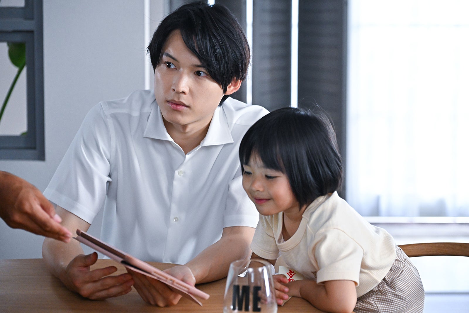 「西園寺さんは家事をしない」松村北斗は「完全に保護者でした」ルカ（倉田瑛茉）の“お誕生日パーティーシーン”撮影秘話明かす【第4話プロデューサーコメント】