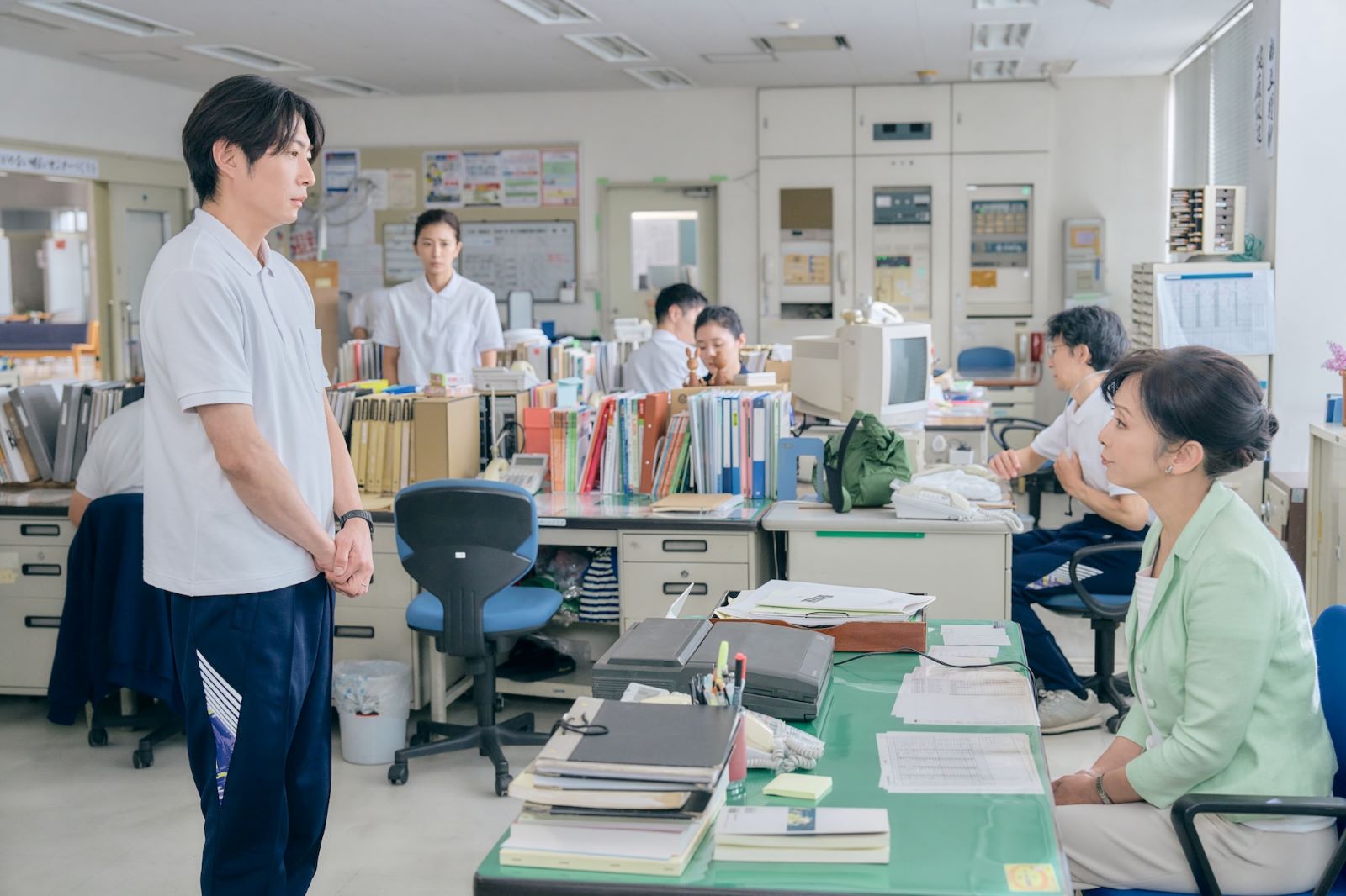 相葉雅紀、斉藤由貴（C）2026映画「4アウト」製作委員会