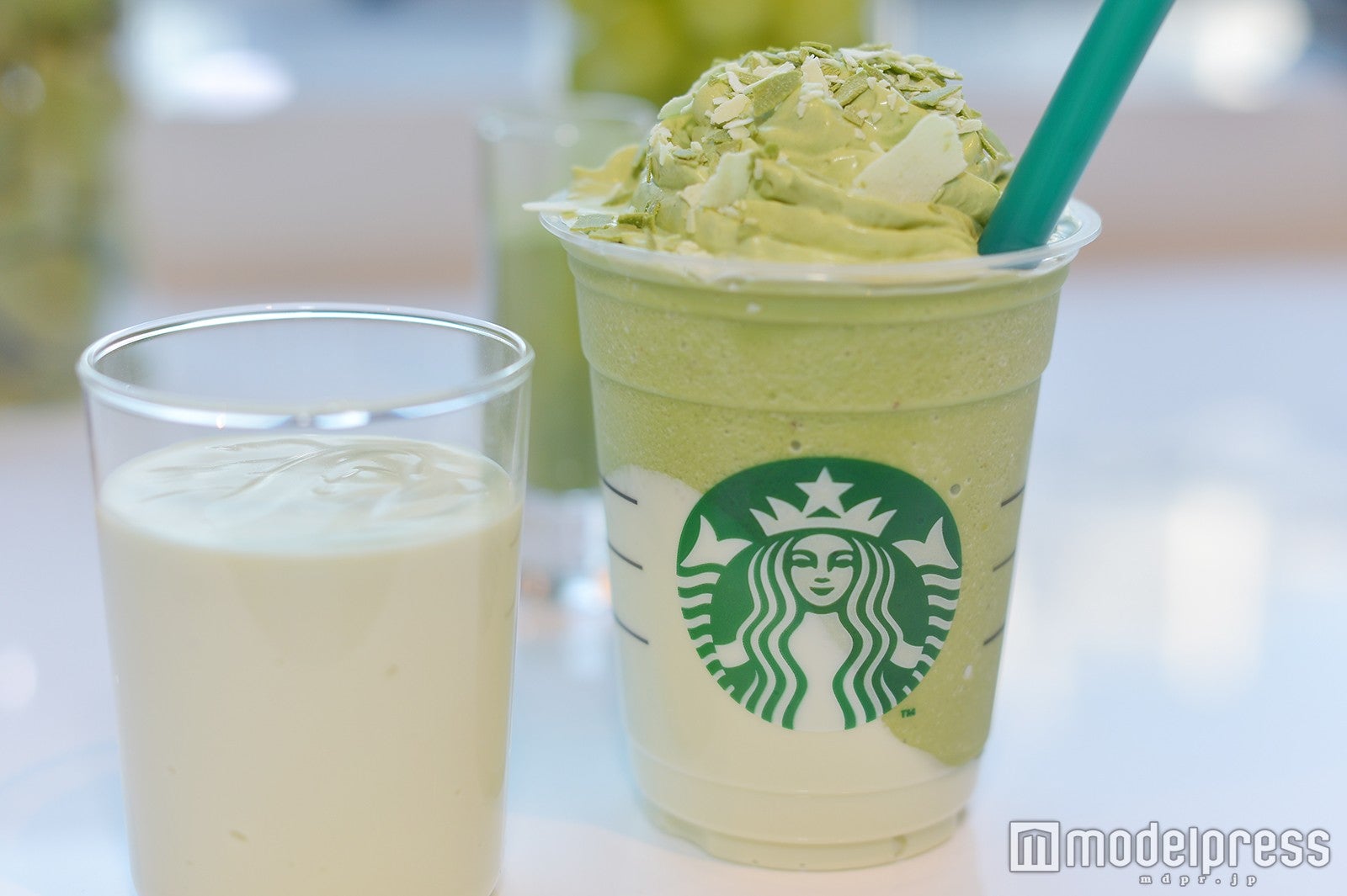 2層のグラデーションも美しい （C）モデルプレス