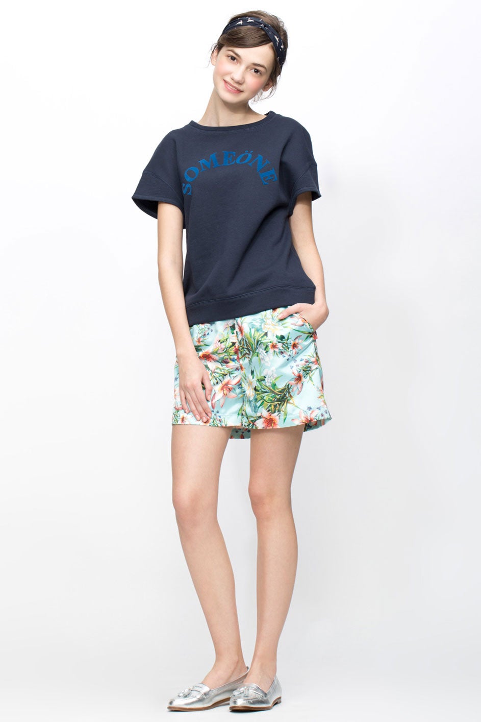 トロピカルプリントショートパンツ「riana」4,806円（税込）