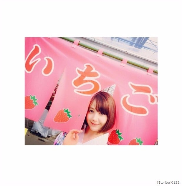 トリンドル玲奈“いちご姫”に？のれん顔出しショットに絶賛の声