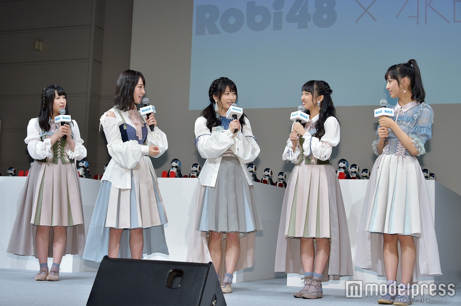 川本紗矢、高橋朱里、横山由依、向井地美音、小栗有以 （C）モデルプレス