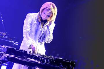 えぇ！？YOSHIKIがDJに クラシックコンサートなのに革命的すぎる！ 「なるようになれ！」手術後初のフルステージで大暴れ