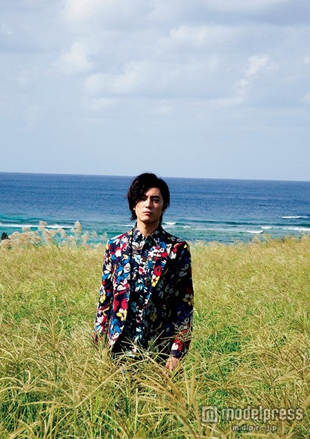 間宮祥太朗1st PHOTO BOOK『未熟者』ワニブックス刊（撮影：京介）