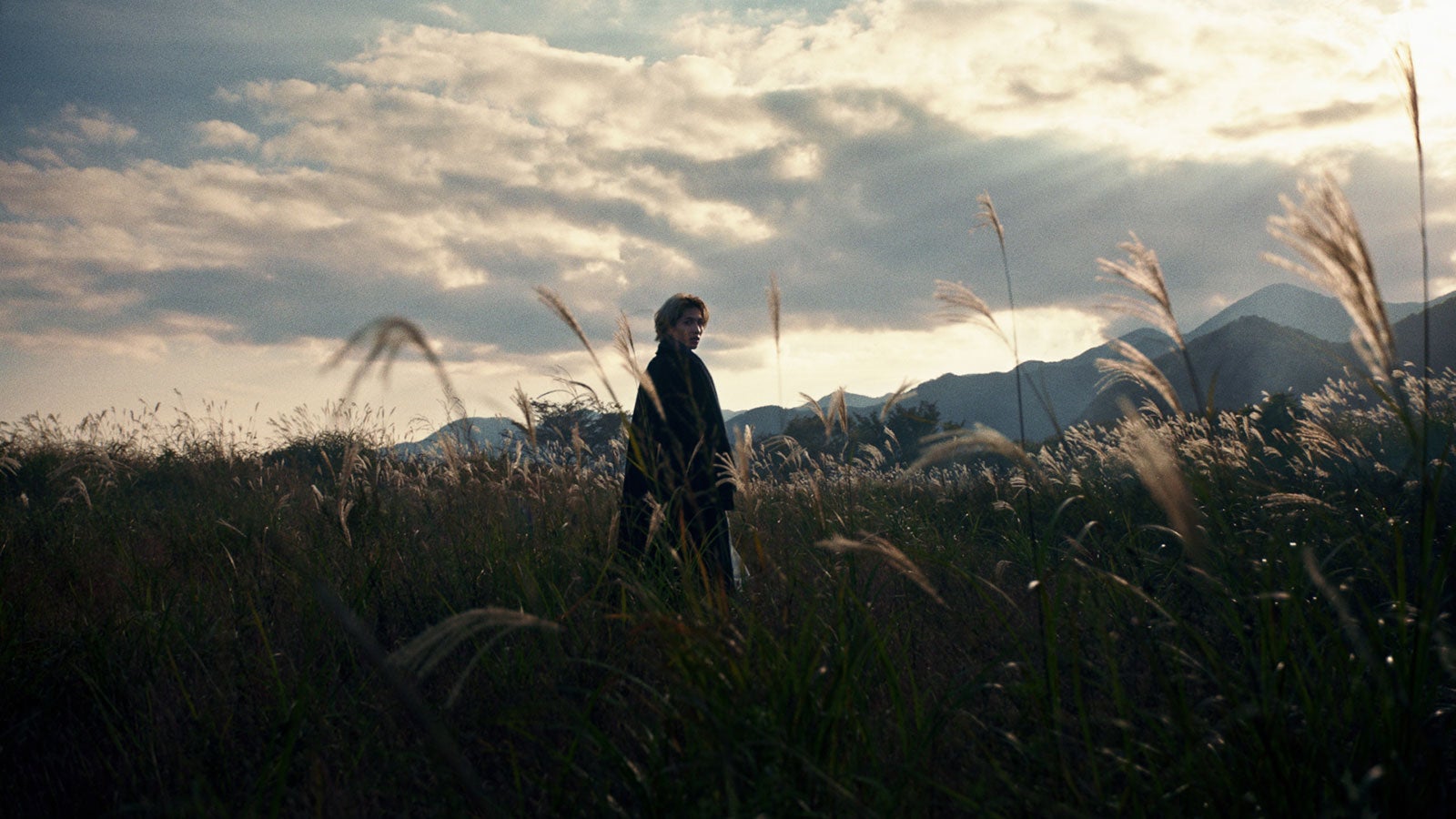 志尊淳（C）2019-2020 SQUARE ENIX CO., LTD. All Rights Reserved. Co-Developed by gumi Inc. LOGO ILLUSTRATION:（C）2018 YOSHITAKA AMANO