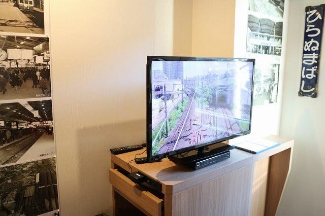 モニター画面に映し出される前面展望ビデオ