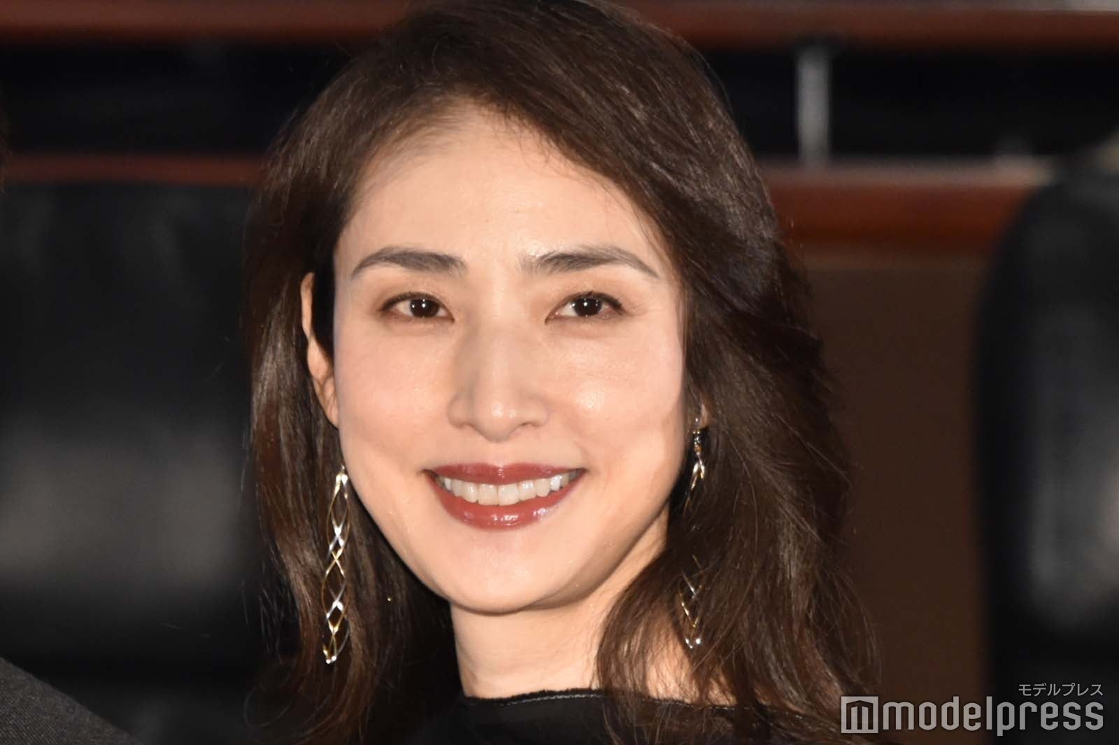 天海祐希、木村拓哉ら集結“男祭り”に興奮「バスの中ではしゃいじゃいました」ブラックドレスで美スタイル披露＜Believe－君にかける橋－＞ - モデル プレス