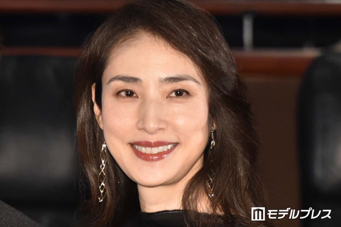 天海祐希、木村拓哉ら集結“男祭り”に興奮「バスの中ではしゃいじゃいました」ブラックドレスで美スタイル披露＜Believe－君にかける橋－＞