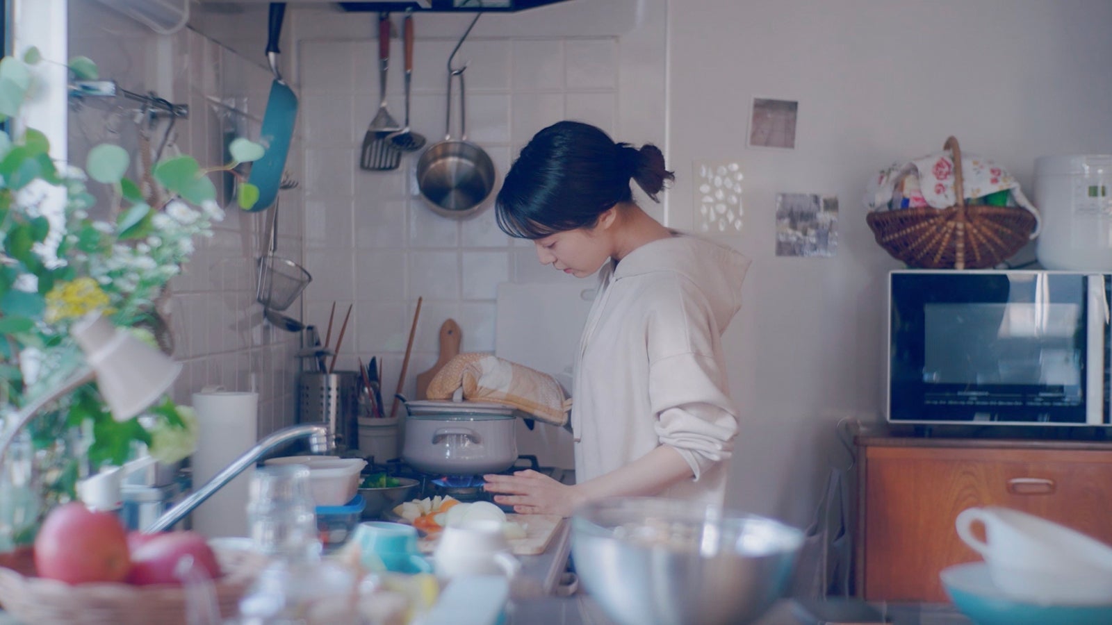 上白石萌音／「ハッピーエンド」MVより（提供写真）