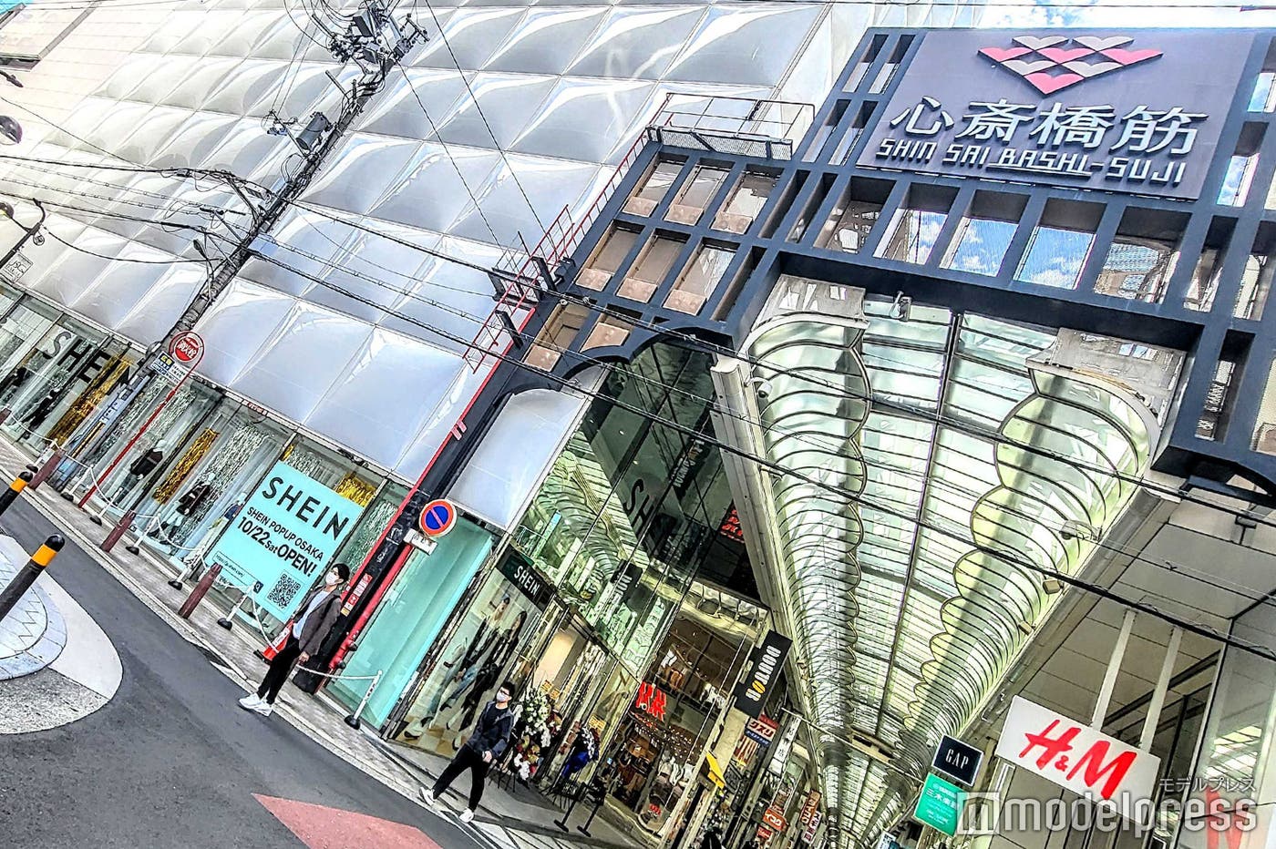 『SHEIN POPUP OSAKA』店舗は心斎橋筋の入口すぐ(C)モデルプレス