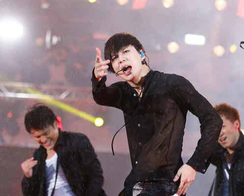 SHINeeテミン、肌透けるシャツで色っぽく…ソロ初「a-nation」は雨さえも演出に<セットリスト>