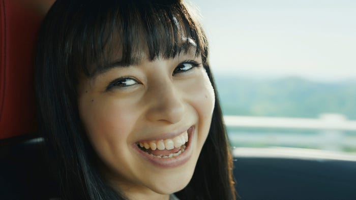 中条あやみ/新CM「気持ちいい日」篇より(提供写真)