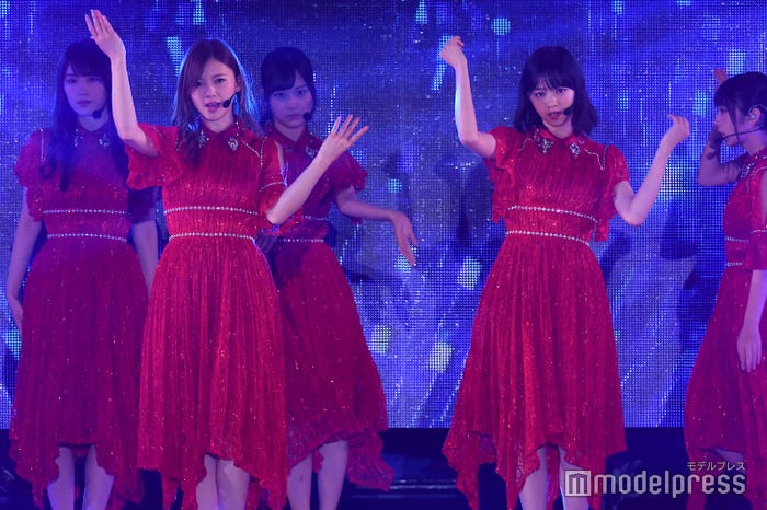 白石麻衣、西野七瀬 (C)モデルプレス