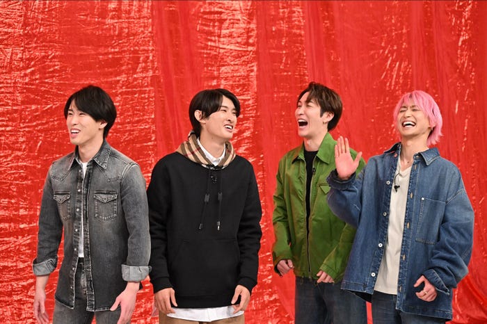 宮舘涼太、向井康二、渡辺翔太、佐久間大介(C)TBS