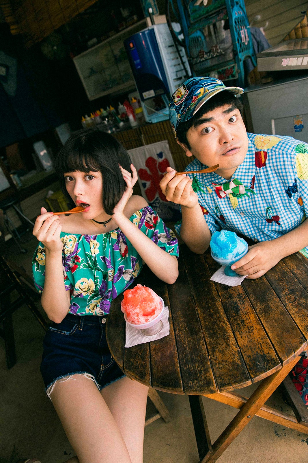 加藤諒と玉城ティナが双子に！？／「ViVi」10月号（画像提供：講談社）