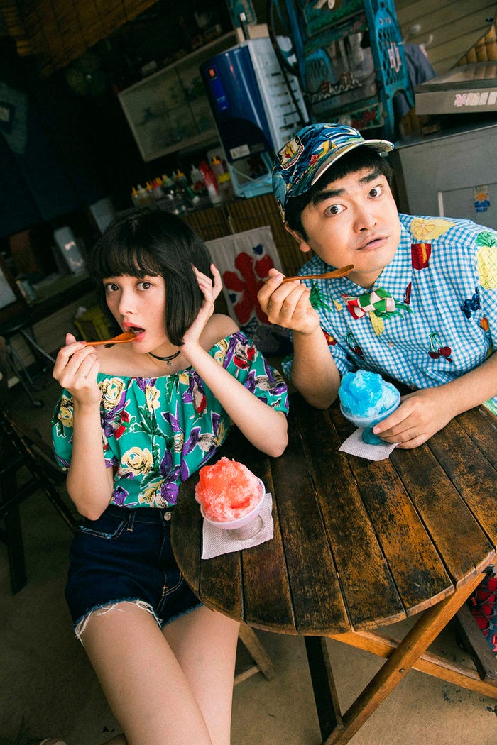 加藤諒と玉城ティナが双子に!?/「ViVi」10月号(画像提供:講談社)