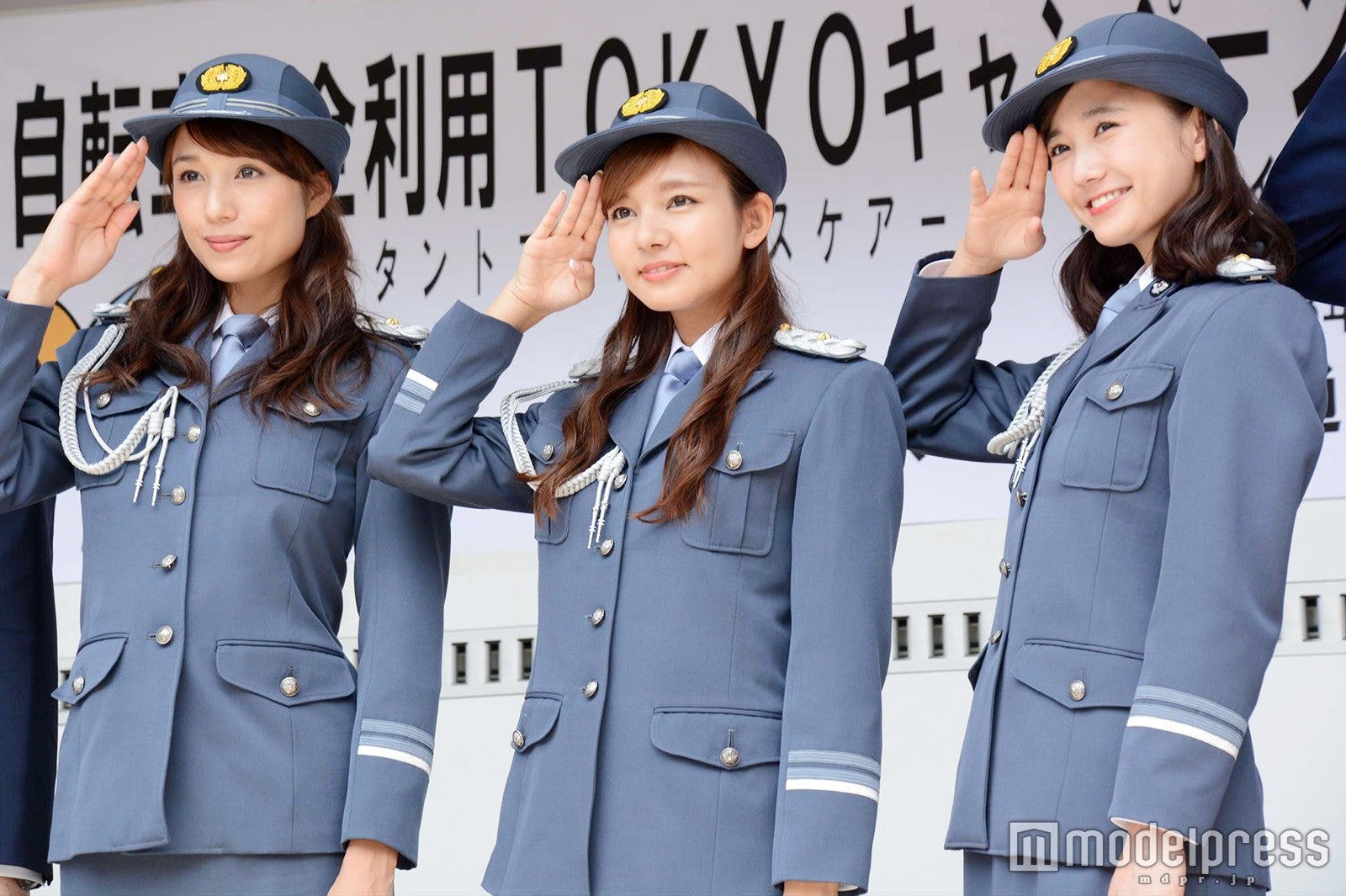 （左から）広瀬未花、にわみきほ、鈴木友菜（C）モデルプレス