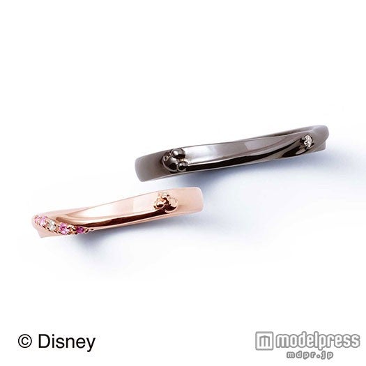 ミッキーとミニーを合わせるとKISSするデザイン