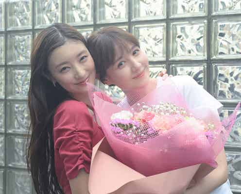 トリンドル玲奈主演「レプリカ」クランクアップ “古屋呂敏が撮影”宮本茉由との仲睦まじい2ショット公開