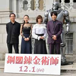 （左から）曽利文彦監督、松雪泰子、本田翼、ディーン・フジオカ（C）モデルプレス