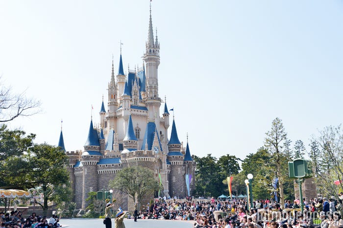 パークでのひとときを楽しむゲストたち(C)モデルプレス